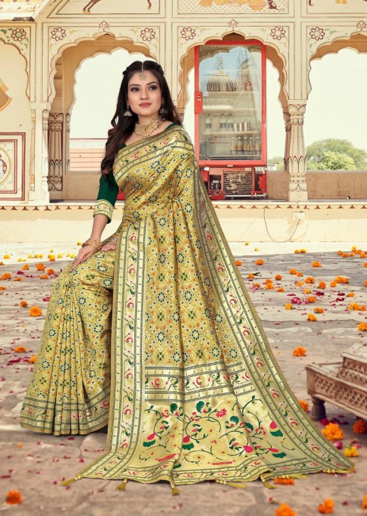 Pure Banarasi sarees online | Latest Banarasi sarees Design - Banarasi silk  sarees - Quora